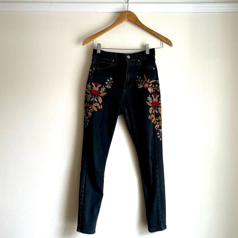 Moto Flower Embroidered Jeans - Picture 5 of 8